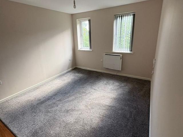 Park Rise, Trafford Plaza, Seymour Grove, Stretford M16, 2 bed flat to rent, £1,150 pcm | PrimeLocation