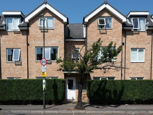 Park Road, Colliers Wood, London, SW19 1 bed flat to rent £1,750 pcm £404 pw
