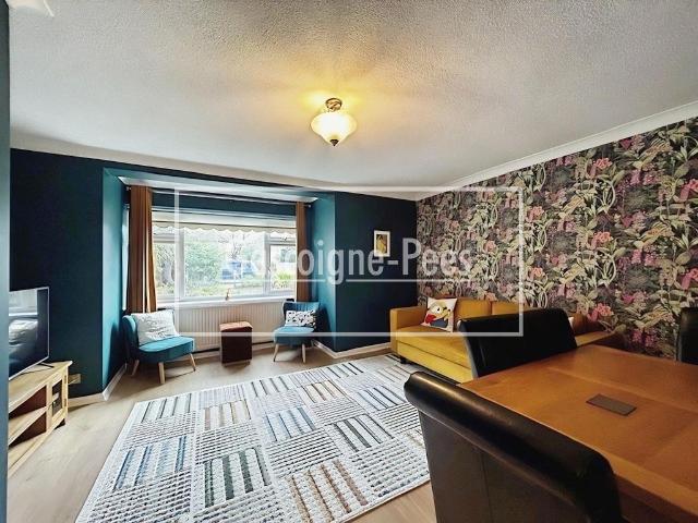 Park Road, Camberley, GU15 2 bed flat to rent £1,500 pcm £346 pw