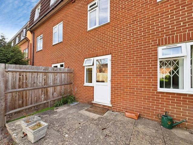 Park Road, Camberley, Surrey GU15, 2 bed flat to rent, £1,500 pcm | PrimeLocation