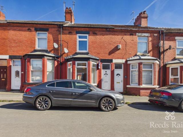Park Road, Cheshire WA8 2 bed terraced house to rent £850 pcm £196 pw