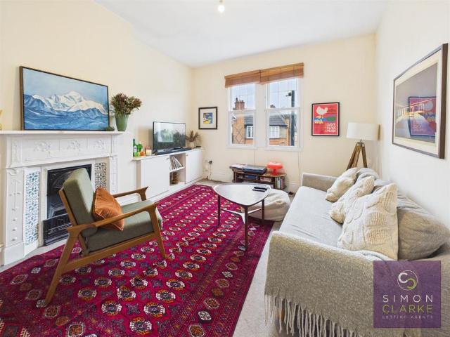 Park Road, Crouch End, N8 2 bed flat to rent £1,900 pcm £438 pw