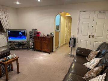 Bowerhill Melksham - Equipped kitchen, Parking