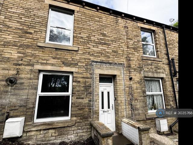 Park Road Elland, Elland, HX5 2 bed terraced house to rent £750 pcm £173 pw