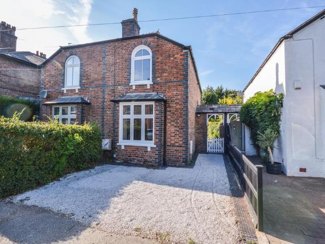 Park Road, Hale, Altrincham 2 bed semi detached house to rent £1,850 pcm £427 pw