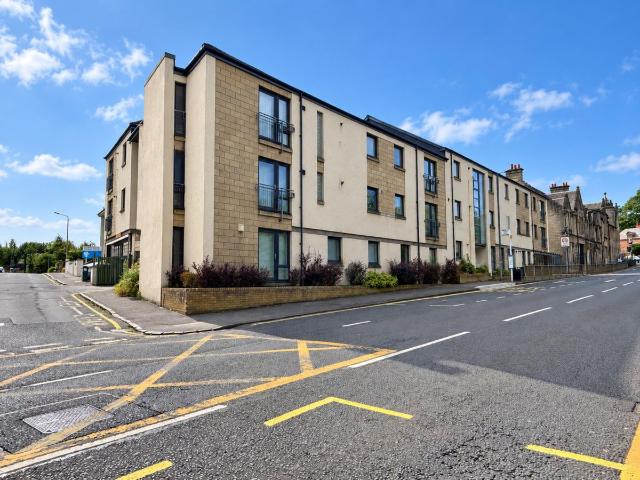Park Road, Hamilton ML3, 2 bed flat to rent, £975 pcm | PrimeLocation