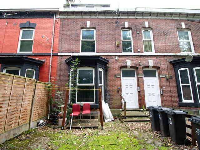 Park Road, Heaton, Bolton BL1, 2 bed flat to rent, £700 pcm | PrimeLocation