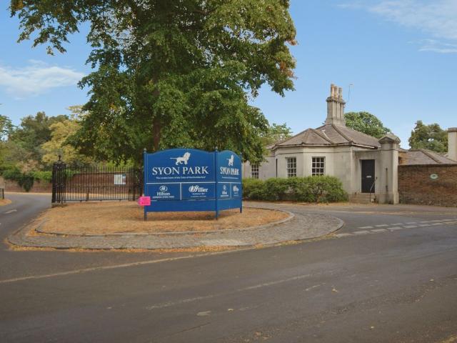 Park Road, Isleworth TW7, 3 bed detached house to rent, £3,000 pcm | PrimeLocation