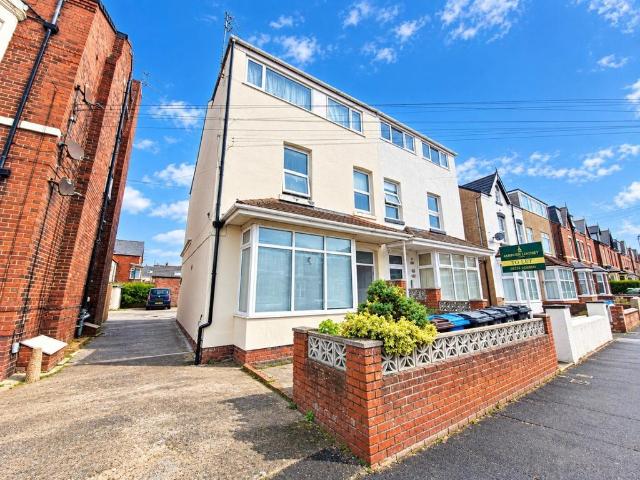 Park Road, Lytham Saint Annes, FY8 1 bed flat to rent £620 pcm £143 pw
