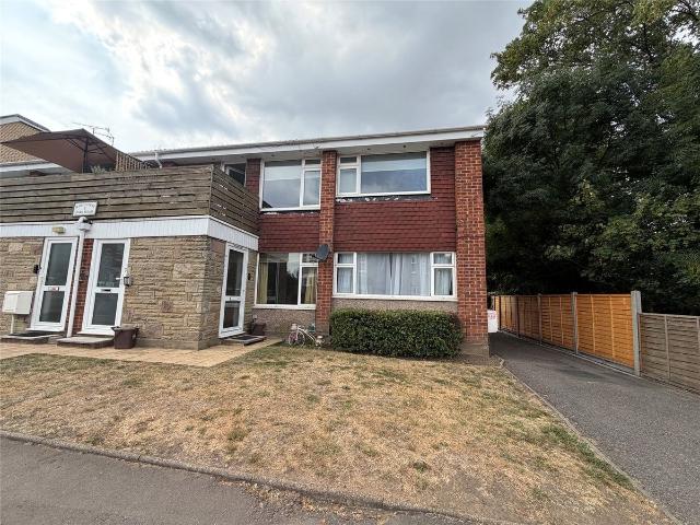 Park Road, New Barnet, Barnet EN4, 2 bed maisonette to rent, £1,800 pcm | PrimeLocation