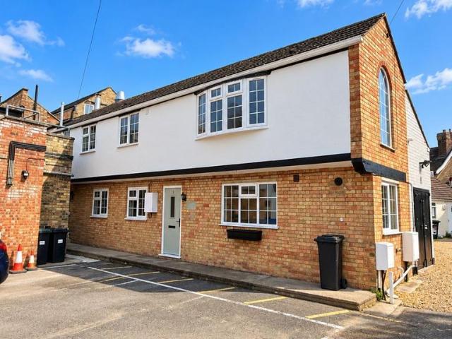 Park Road, Sandy, SG19 2 bed detached house to rent £1,400 pcm £323 pw