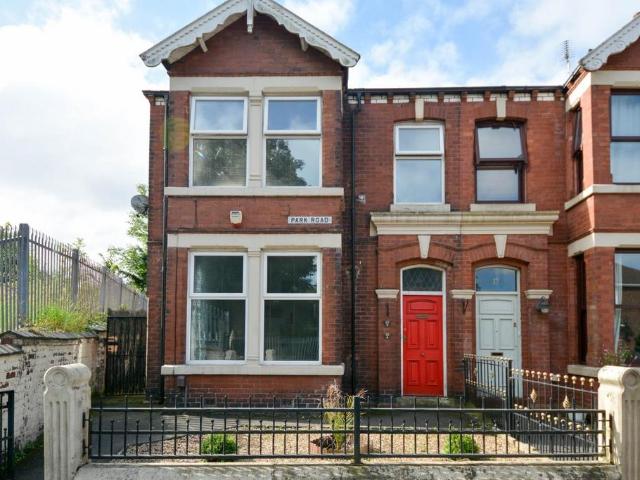 Park Road, Springfield, Wigan, WN6 7AA 2 bed flat to rent £850 pcm £196 pw