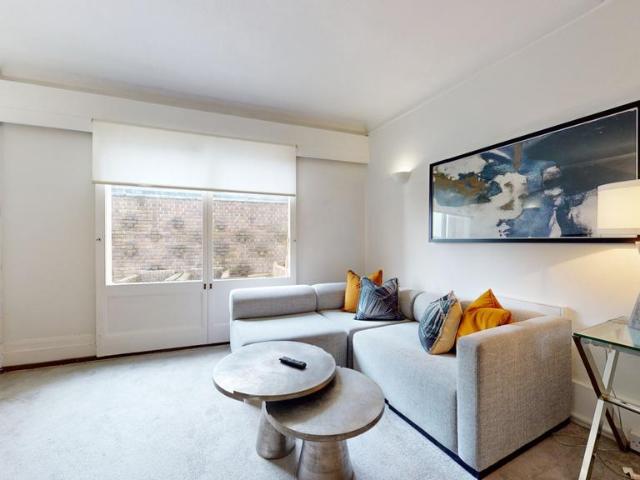 Park Road, St Johns Wood, NW8 2 bed flat to rent £3,835 pcm £885 pw