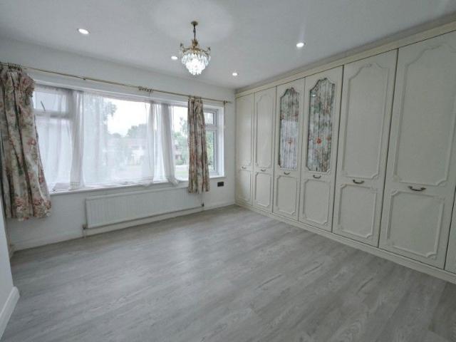 Park Road, Stanwell 2 bedrooms Property for lettings Seymours