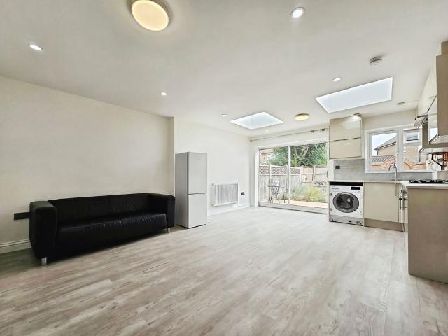 Park Road, Stanwell, Staines upon Thames, Surrey, TW19 7PB