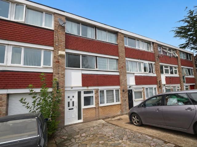 Park Road, Stanwell TW19, 5 bed town house to rent, £2,650 pcm | PrimeLocation