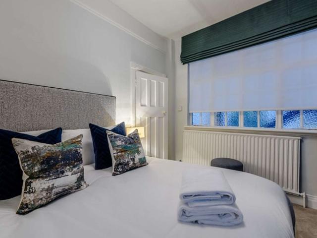 Park Road, Strathmore Court NW8, 1 bed flat to rent, £2,600 pcm | PrimeLocation