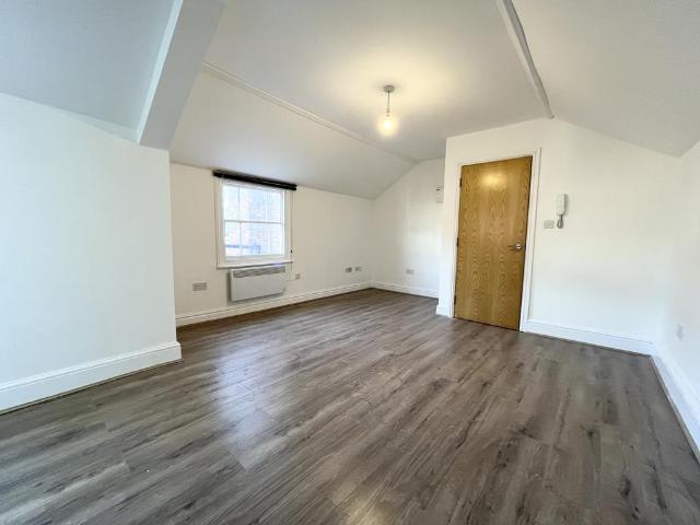 Park Road, PETERBOROUGH PE1 Studio to rent £675 pcm £156 pw