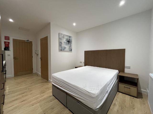 Park Road, PETERBOROUGH PE1 Studio to rent £735 pcm £170 pw