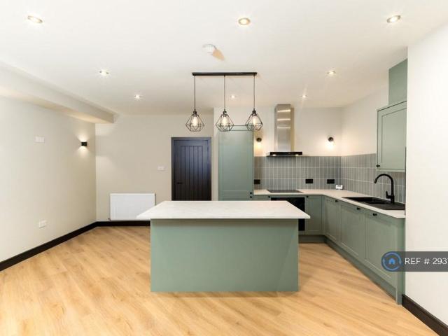 Park Road, Rossendale, BB4 2 bed flat to rent £1,395 pcm £322 pw