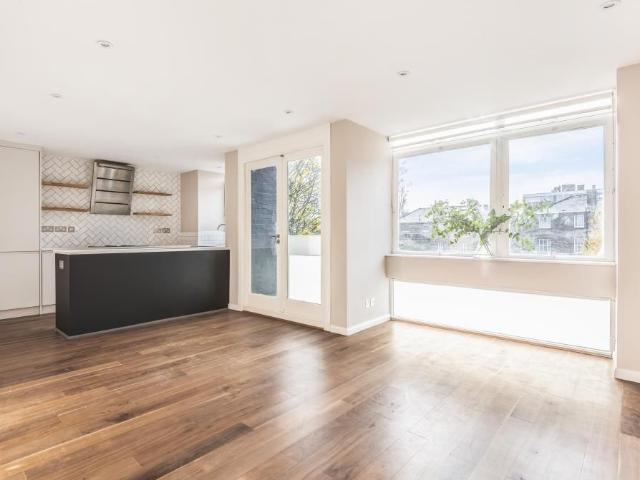 Park Road, Richmond TW10, 2 bed flat to rent, £2,350 pcm | PrimeLocation
