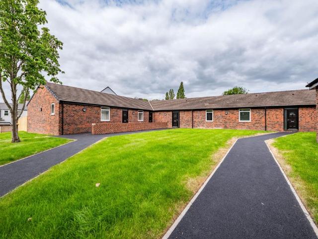 Park Road, Worsbrough, S70 2 bed terraced bungalow to rent £1,000 pcm £231 pw