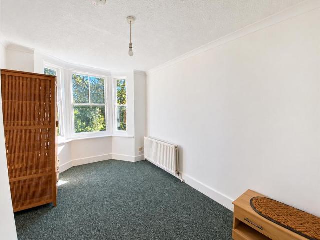 Park Road, Worthing 2 bed flat to rent £1,250 pcm £288 pw