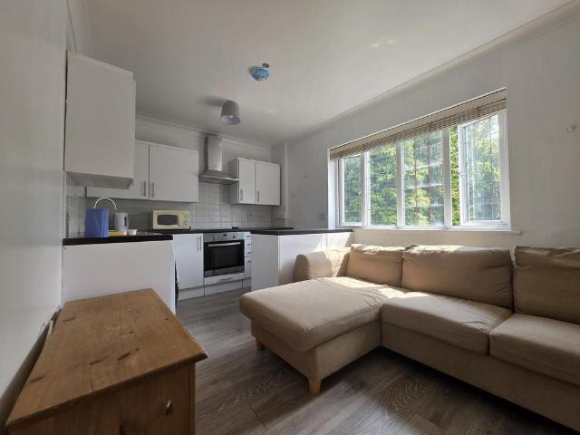 Park Road West, WOLVERHAMPTON, WV1 1 bed flat to rent £900 pcm £208 pw