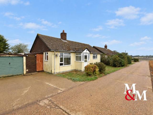Park Road, Toddington 3 bed detached house to rent £1,550 pcm £358 pw