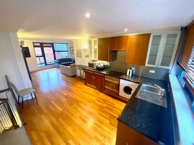 Park Row, Leeds, LS1 3 bed flat to rent £1,600 pcm £369 pw