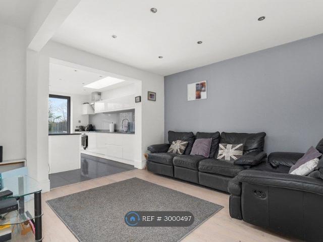 Park St Lane, St Albans AL2, 4 bed semi detached house to rent, £2,750 pcm | PrimeLocation