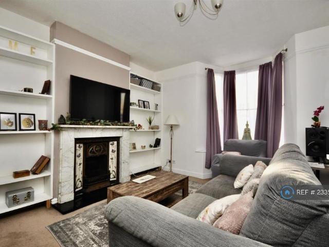 Park Street, Taunton, TA1 2 bed flat to rent £1,100 pcm £254 pw