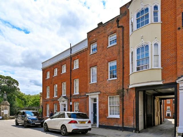 Park Street, Windsor, Berkshire, SL4 4 bed end of terrace house to rent £5,500 pcm £1,269 pw