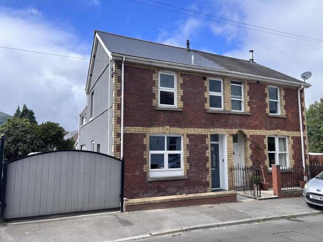 Park Street, Abergavenny 3 bed semi detached house to rent £1,500 pcm £346 pw