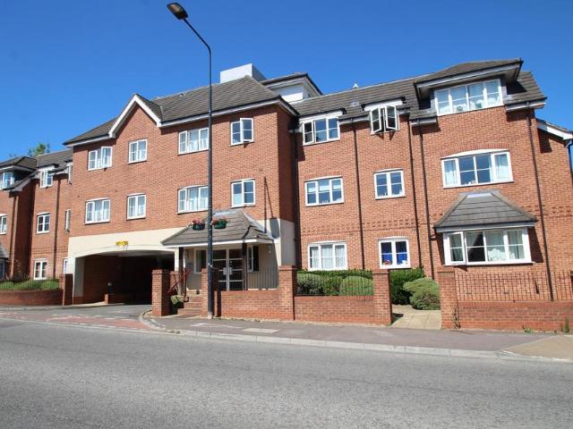 Park Street, AYLESBURY 2 bed flat to rent £1,350 pcm £312 pw