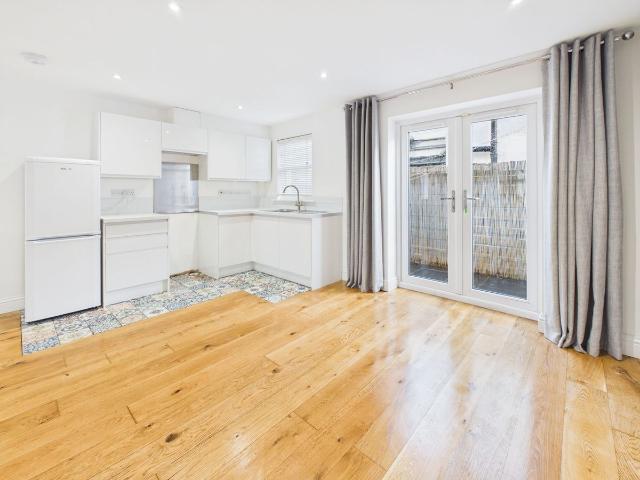 Park Street, Cheltenham GL50, 2 bed terraced house to rent, £1,200 pcm | PrimeLocation