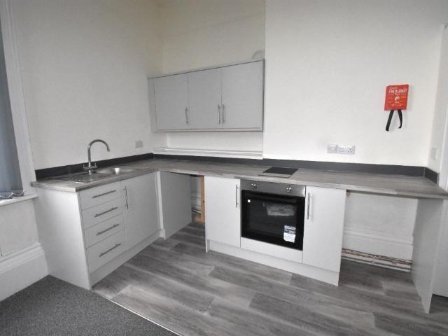 Park Street, Hull, HU2 3 bed flat to rent £750 pcm £173 pw