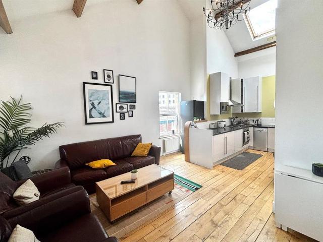 Park Street, LS1 4 bed apartment to rent £2,400 pcm £554 pw
