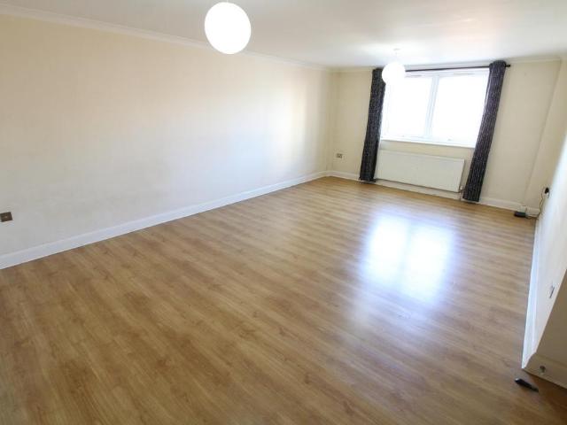 Park Street, Luton, Bedfordshire, LU1 1 bed flat to rent £950 pcm £219 pw