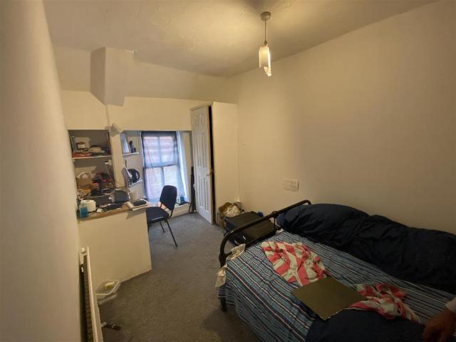Park Street, Pontypridd CF37 1 bed in a house share to rent £350 pcm £81 pw