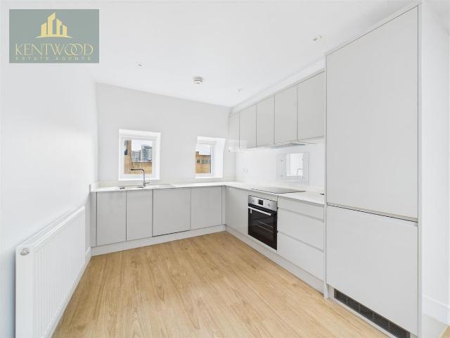 Park Street, Slough SL1, 1 bed flat to rent, £1,200 pcm | PrimeLocation