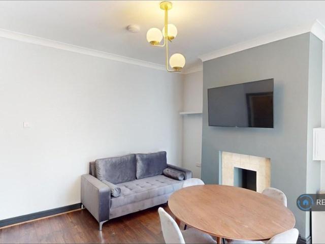 Park Street, Swinton, Manchester, M27 1 bed in a house share to rent £575 pcm £133 pw
