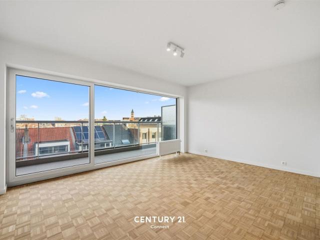 Park street studio, terrace, basement storage and bicycle st
