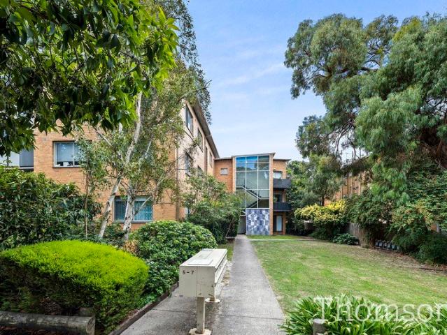 Park side Elegance in Malvern's Heart