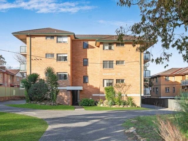 Park side location Bordering Belfield & Campsie Updated apartment