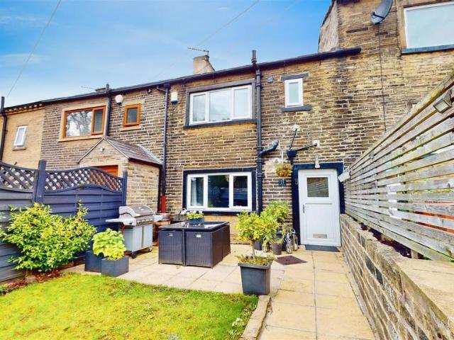 Park Square, Northowram, Halifax 2 bed terraced house to rent £800 pcm £185 pw