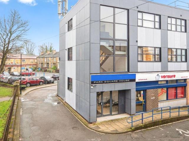 Park Square, Pudsey LS28, 2 bed flat to rent, £1,045 pcm | PrimeLocation