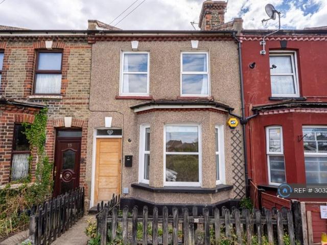 Park Terrace, Greenhithe, DA9 3 bed terraced house to rent £1,650 pcm £381 pw