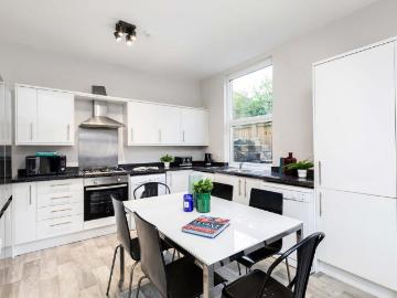 Park Terrace, Leeds LS6 6 bed house to rent £3,328 pcm £768 pw
