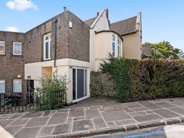 Park Terrace, Nottingham, NG1 2 bed flat to rent £1,595 pcm £368 pw
